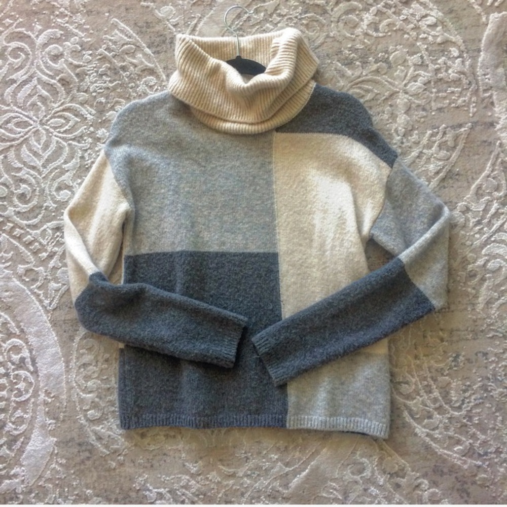 Color blocked turtleneck sweater